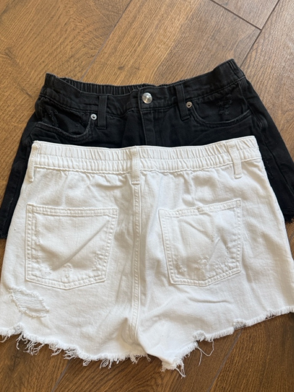 Aerie Women’s Distressed Frayed Hem Shorts - Black and White Size- Small - Picture 4 of 8